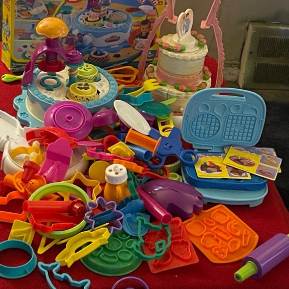 Playdoh and over 4 food creator sets - Picture 4 of 6